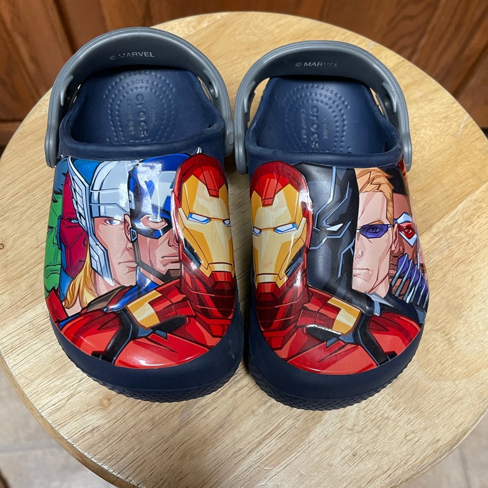 Child’s Avengers crocs